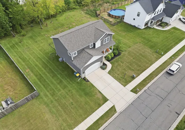 Photo 2 of Single family home for sale at 3304 Blue Grouse St, Valparaiso, IN 46383 | MLS# 845604 | Listing updated on 2026-09-19