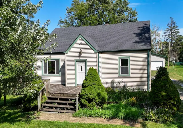 Single family home for sale at 7501 Independence St, Merrillville, IN 46410 | MLS# 845595