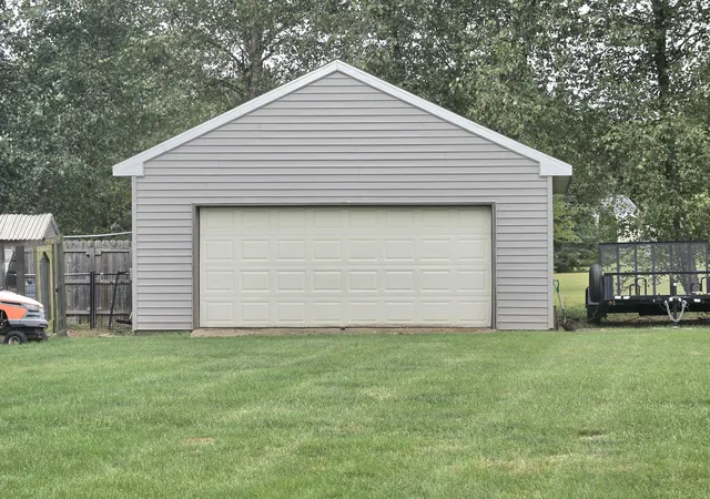 Photo 3 of Single family home for sale at 864 Jeflynn Dr, Kouts, IN 46347 | MLS# 845609 | Listing updated on 2026-09-24