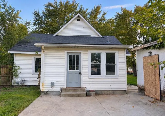 Photo 2 of Single family home for sale at 711 S Harrison St, Alexandria, IN 46001 | MLS# 845610 | Listing updated on 2026-09-19