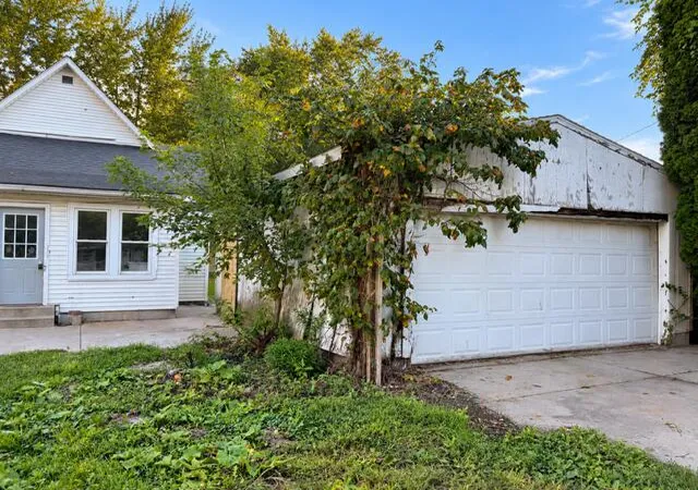 Photo 3 of Single family home for sale at 711 S Harrison St, Alexandria, IN 46001 | MLS# 845610 | Listing updated on 2026-09-19