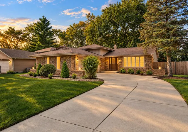 Photo 1 of Single family home for sale at 9436 Verbena Dr, Munster, IN 46321 | MLS# 845631 | Listing updated on 2026-10-01