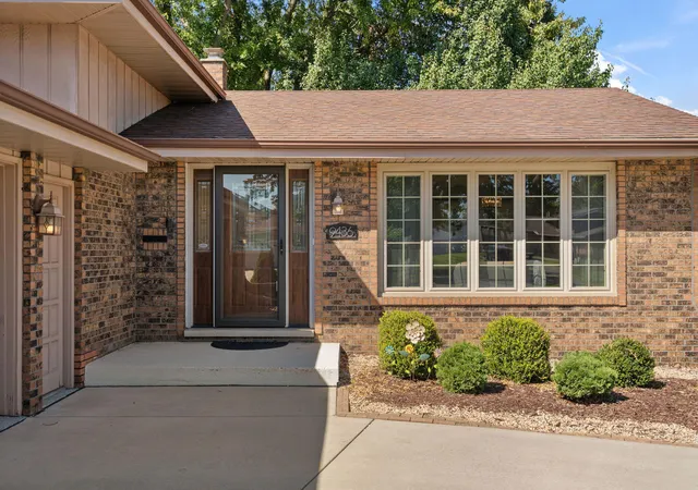 Photo 3 of Single family home for sale at 9436 Verbena Dr, Munster, IN 46321 | MLS# 845631 | Listing updated on 2026-10-01