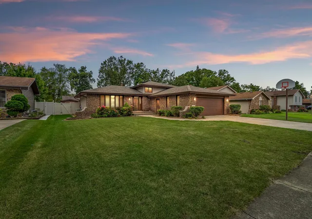 Photo 1 of Single family home for sale at 506 Heather Ln, Dyer, IN 46311 | MLS# 845716 | Listing updated on 2026-10-02
