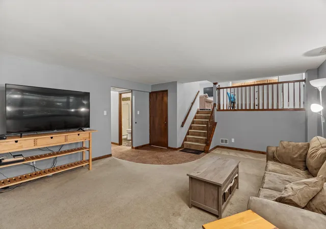Photo 3 of Single family home for sale at 506 Heather Ln, Dyer, IN 46311 | MLS# 845716 | Listing updated on 2026-10-02