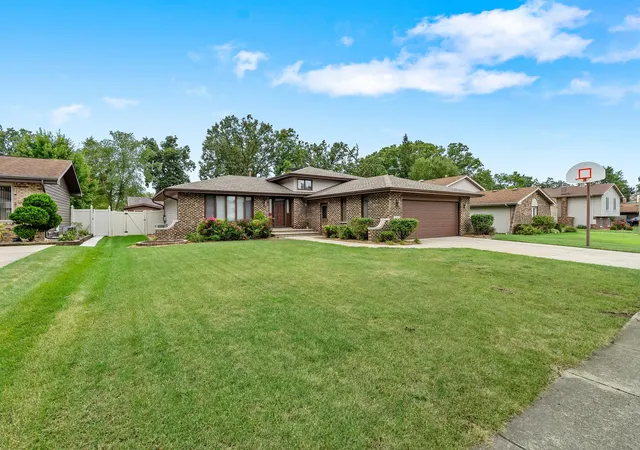 Photo 4 of Single family home for sale at 506 Heather Ln, Dyer, IN 46311 | MLS# 845716 | Listing updated on 2026-10-02