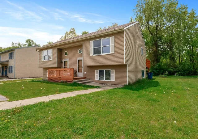 Photo 2 of Multi family home for sale at 429 431 Woodlawn Ave, Chesterton, IN 46304 | MLS# 845634 | Listing updated on 2026-09-20