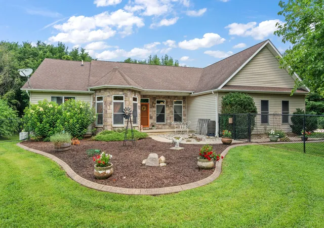 Photo 1 of Single family home for sale at 639 E Us Hwy 6, Westville, IN 46391 | MLS# 845639 | Listing updated on 2026-09-21