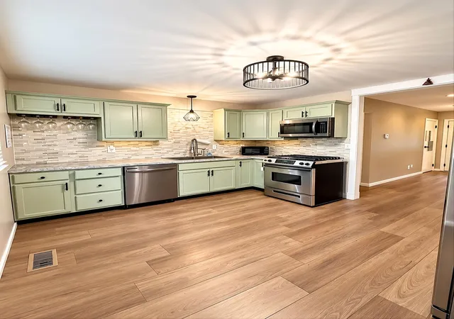 Photo 4 of Single family home for sale at 1514 E 33rd Avenue, Hobart, IN 46342 | MLS# 845723 | Listing updated on 2026-10-03