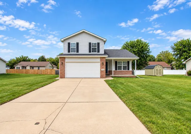 Single family home for sale at 568 Fox Burrow Ct, Valparaiso, IN 46385 | MLS# 845675