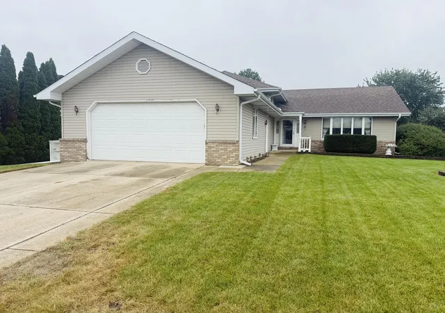 Single family home for sale at 1401 Capri Ln, Dyer, IN 46311 | MLS# 845666