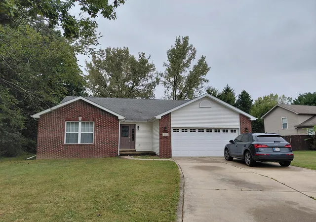 Single family home for sale at 237 Vulpine Dr, Valparaiso, IN 46385 | MLS# 845657