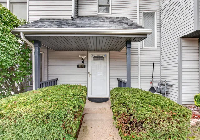 Photo 2 of Sale Pending at 6066 Virginia St, Merrillville, IN 46410 | MLS# 845668 | Listing updated on 2026-10-05