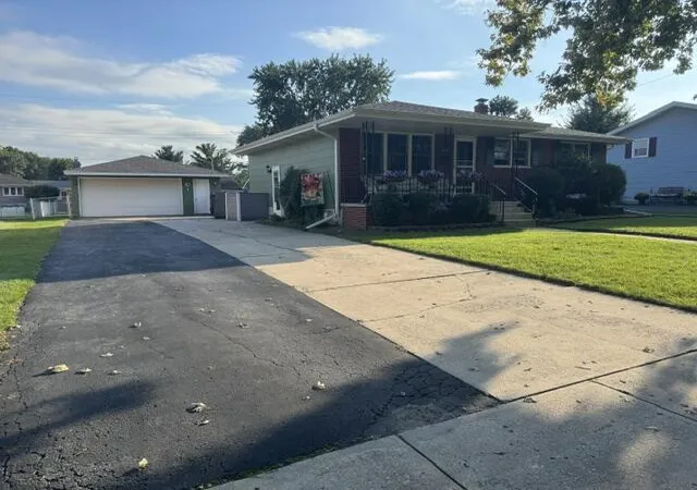 Photo 2 of Single family home for sale at 512 Osage Dr, Dyer, IN 46311 | MLS# 845875 | Listing updated on 2026-09-28