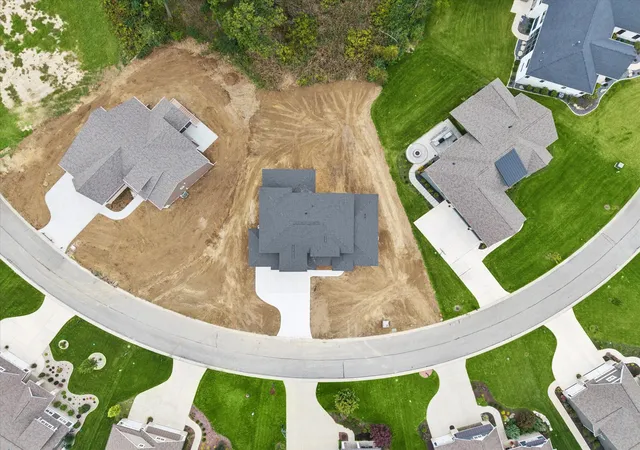 Photo 3 of Single family home for sale at 300 W Thistle Rd, Valparaiso, IN 46385 | MLS# 846046 | Listing updated on 2026-09-30