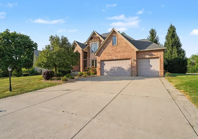 Photo 1 of Single family home for sale at 10739 Erie Dr, Crown Point, IN 46307 | MLS# 845686 | Listing updated on 2026-09-21