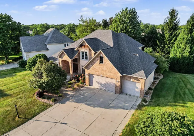Photo 2 of Single family home for sale at 10739 Erie Dr, Crown Point, IN 46307 | MLS# 845686 | Listing updated on 2026-09-21