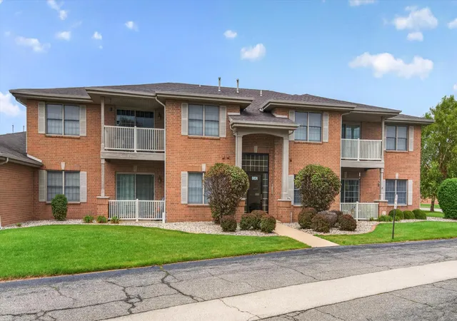 Photo 1 of Sale Pending at 9824 Wildwood Ct #1d, Highland, IN 46322 | MLS# 845848 | Listing updated on 2026-10-05