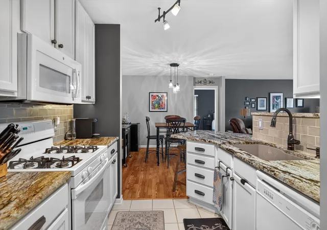 Photo 4 of Sale Pending at 9824 Wildwood Ct #1d, Highland, IN 46322 | MLS# 845848 | Listing updated on 2026-10-05