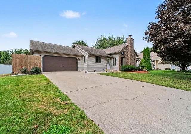 Photo 2 of Single family home for sale at 2678 S Collins Dr, La Porte, IN 46350 | MLS# 845928 | Listing updated on 2026-10-08