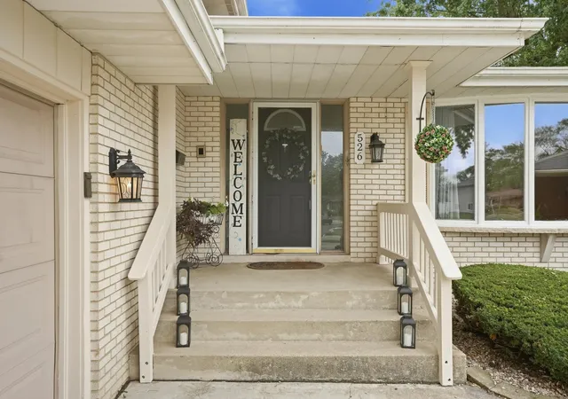 Photo 3 of Single family home for sale at 526 Cedar Ct, Munster, IN 46321 | MLS# 845754 | Listing updated on 2026-09-22