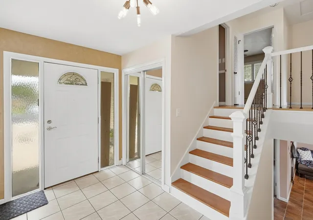 Photo 3 of Single family home for sale at 526 Cedar Ct, Munster, IN 46321 | MLS# 845754 | Listing updated on 2026-09-22