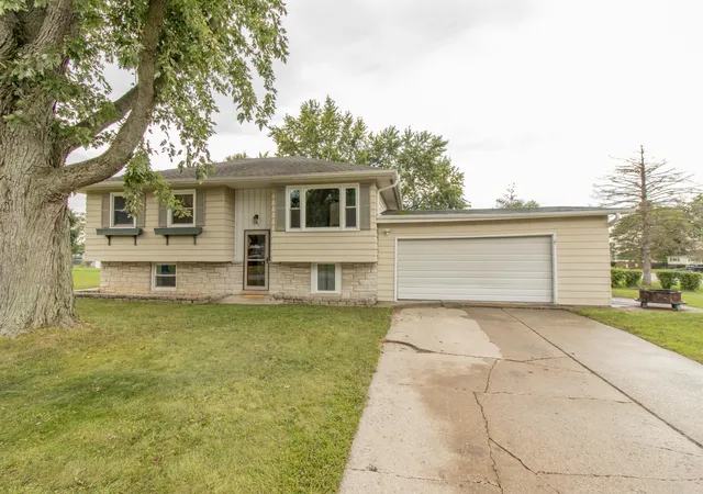 Photo 1 of Sale Pending at 257 Navajo Trl, Lowell, IN 46356 | MLS# 845688 | Listing updated on 2026-09-30
