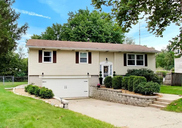 Photo 1 of Single family home for sale at 210 Lawndale Pl, Michigan City, IN 46360 | MLS# 845814 | Listing updated on 2026-10-05