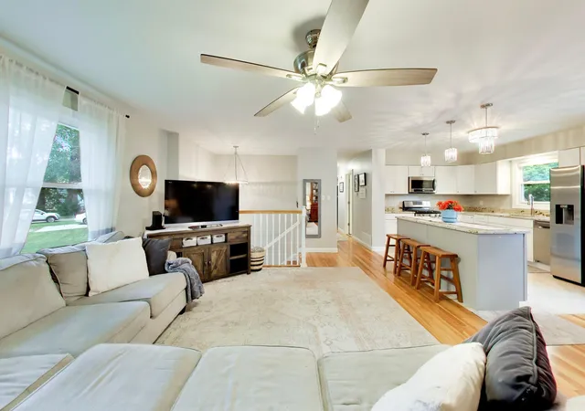 Photo 3 of Single family home for sale at 210 Lawndale Pl, Michigan City, IN 46360 | MLS# 845814 | Listing updated on 2026-10-05