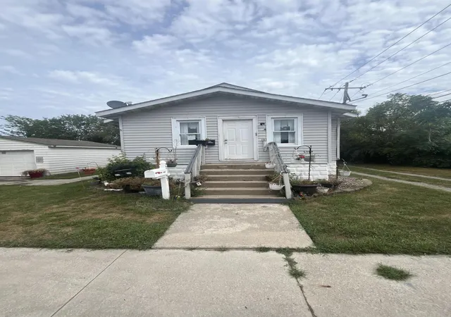 Photo 3 of Single family home for sale at 2749 Decatur St, Lake Station, IN 46405 | MLS# 845703 | Listing updated on 2026-09-21