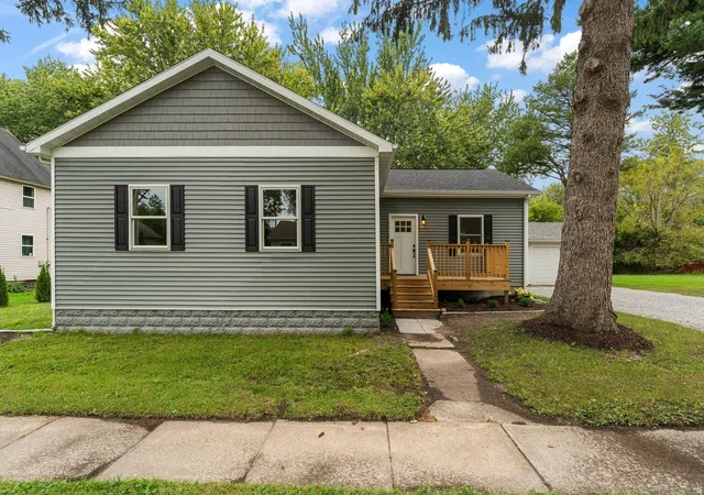 Photo 1 of Single family home for sale at 305 N Illinois St, Wanatah, IN 46390 | MLS# 845734 | Listing updated on 2026-09-22