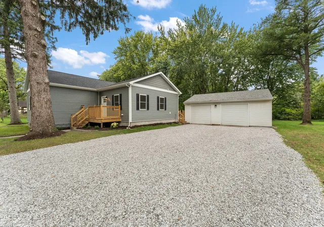 Photo 2 of Single family home for sale at 305 N Illinois St, Wanatah, IN 46390 | MLS# 845734 | Listing updated on 2026-09-22