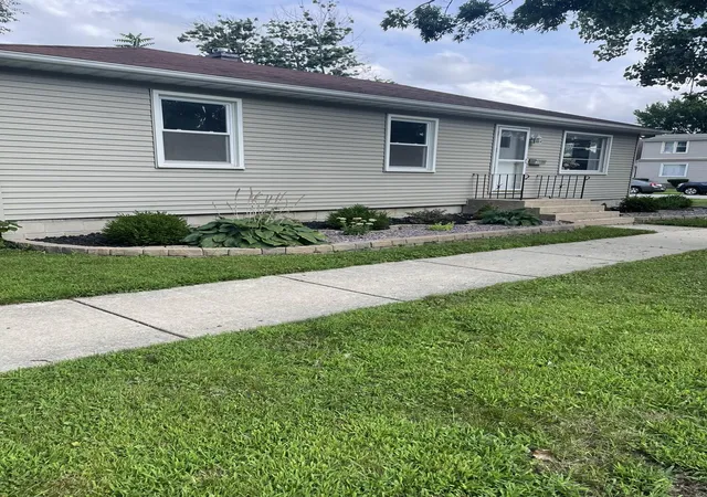Photo 1 of Single family home for sale at 7519 Maplewood Ave, Hammond, IN 46324 | MLS# 845836 | Listing updated on 2026-09-24
