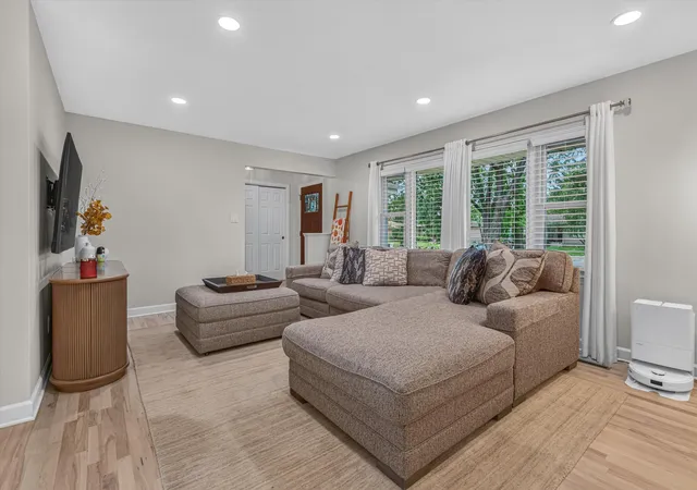 Photo 3 of Single family home for sale at 8605 Hohman Ave, Munster, IN 46321 | MLS# 845774 | Listing updated on 2026-09-23