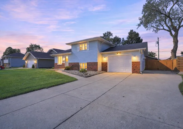 Photo 2 of Single family home for sale at 818 N Ernest St, Griffith, IN 46319 | MLS# 846301 | Listing updated on 2026-10-03