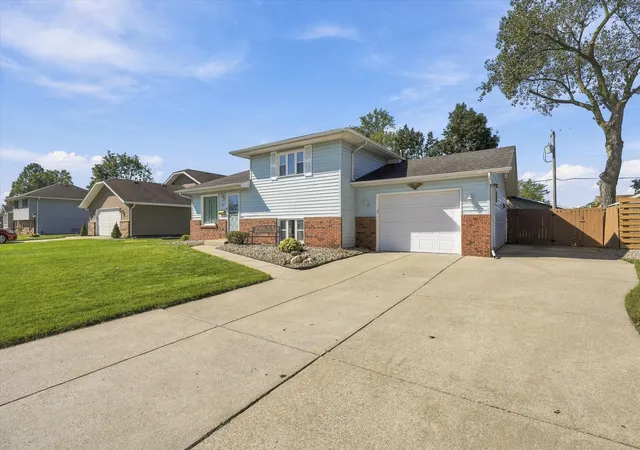 Photo 3 of Single family home for sale at 818 N Ernest St, Griffith, IN 46319 | MLS# 846301 | Listing updated on 2026-10-03