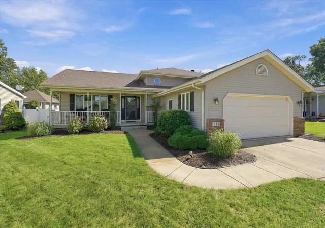 Photo 2 of Sale Pending at 613 N Forest Ave, Griffith, IN 46319 | MLS# 846181 | Listing updated on 2026-10-04