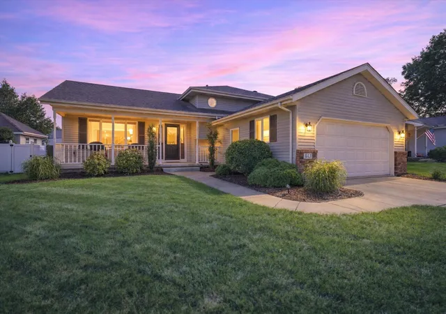 Photo 3 of Sale Pending at 613 N Forest Ave, Griffith, IN 46319 | MLS# 846181 | Listing updated on 2026-10-04