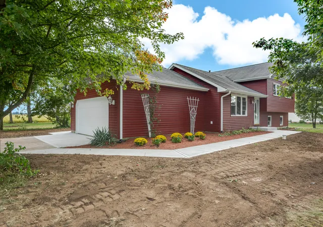 Photo 2 of Sale Pending at 360 Radcliff Dr, Valparaiso, IN 46383 | MLS# 845766 | Listing updated on 2026-09-26