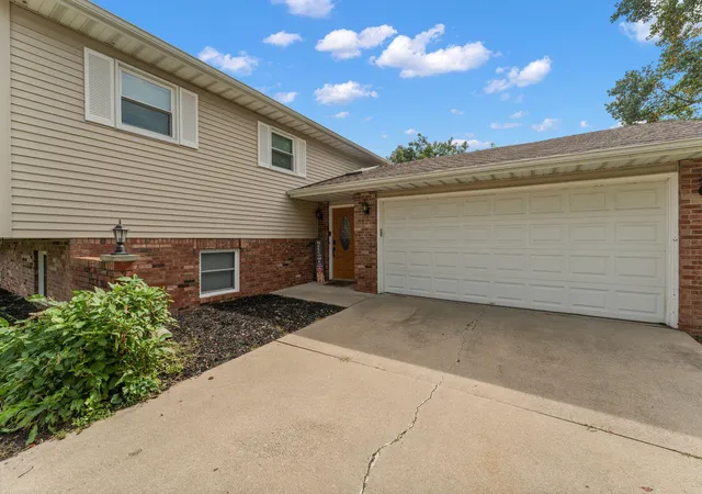 Photo 1 of Single family home for sale at 301 Primrose Cir, Chesterton, IN 46304 | MLS# 845780 | Listing updated on 2026-09-23