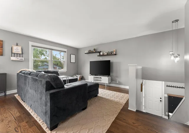 Photo 3 of Single family home for sale at 301 Primrose Cir, Chesterton, IN 46304 | MLS# 845780 | Listing updated on 2026-09-23