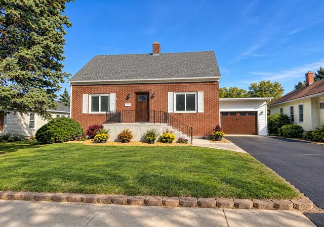 Photo 1 of Single family home for sale at 106 W Washington St, Kentland, IN 47951 | MLS# 845790 | Listing updated on 2026-10-27
