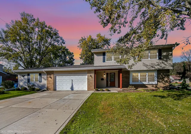 Single family home for sale at 705 S Pettibone St, Crown Point, IN 46307 | MLS# 847355