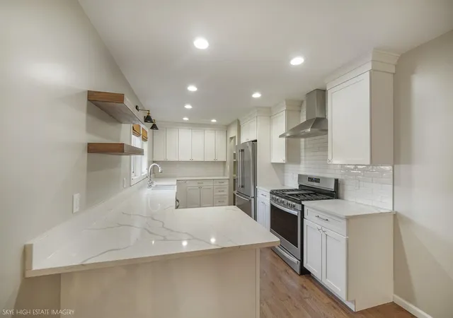 Photo 2 of Single family home for sale at 705 S Pettibone St, Crown Point, IN 46307 | MLS# 847355 | Listing updated on 2026-10-27