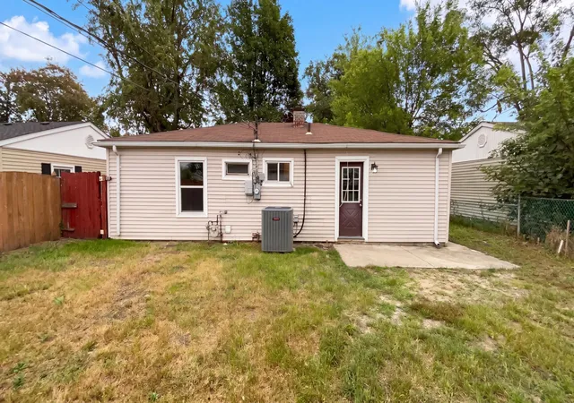 Photo 4 of Single family home for sale at 6618 Rhode Is Ave, Hammond, IN 46323 | MLS# 845897 | Listing updated on 2026-09-25