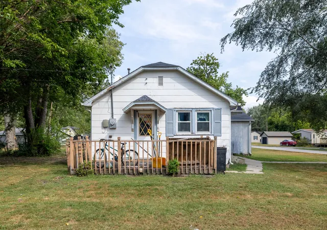 Photo 3 of Single family home for sale at 412 N Lincoln St, Morocco, IN 47963 | MLS# 845783 | Listing updated on 2026-10-05