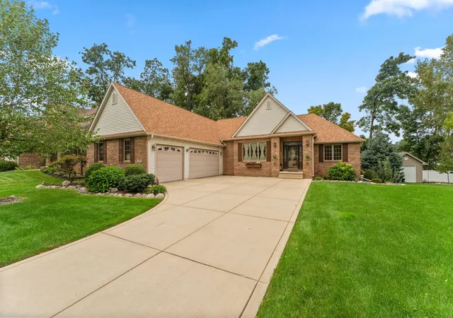 Photo 2 of Single family home for sale at 29 Woodruft Dr, Valparaiso, IN 46385 | MLS# 845792 | Listing updated on 2026-09-23