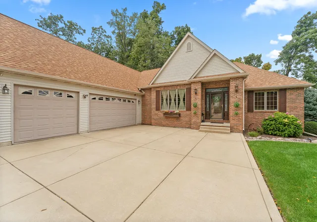 Photo 3 of Single family home for sale at 29 Woodruft Dr, Valparaiso, IN 46385 | MLS# 845792 | Listing updated on 2026-09-23