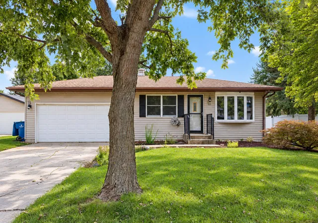 Single family home for sale at 103 Poplar Ct, Hebron, IN 46341 | MLS# 845899