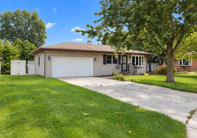 Photo 3 of Single family home for sale at 103 Poplar Ct, Hebron, IN 46341 | MLS# 845899 | Listing updated on 2026-09-25